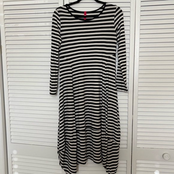 Connie Dresses & Skirts - Connie Black and White Long Sleeve Dress